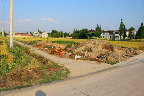 秸稈堆放路邊 秸稈堆放路邊