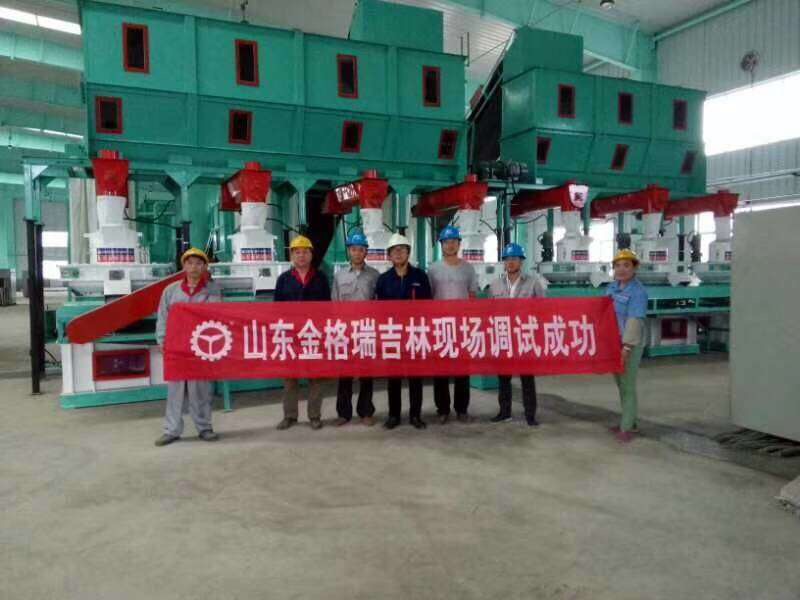 秸稈顆粒機現(xiàn)場圖 秸稈顆粒機現(xiàn)場圖