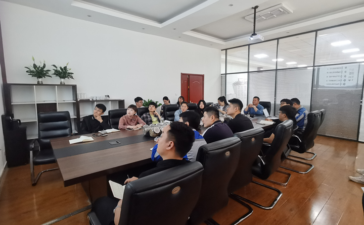 通過(guò)不斷的學(xué)習(xí)培訓(xùn)，加強(qiáng)銷(xiāo)售人員有關(guān)顆粒機(jī)及生產(chǎn)線(xiàn)的基礎(chǔ)知識(shí)了解.jpg
