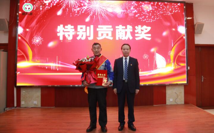特別貢獻獎.jpg 特別貢獻獎.jpg