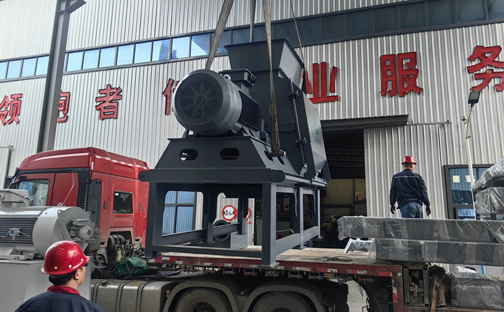 560型木屑顆粒機裝車發貨.jpg 560型木屑顆粒機裝車發貨.jpg